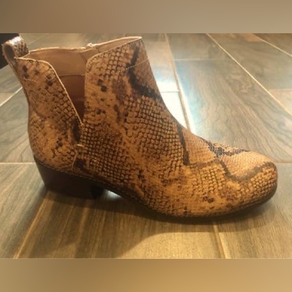 Vionic Women’s Boots Size 8.5 - Picture 2 of 3